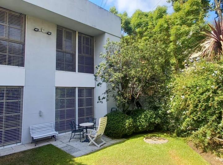 Casa · 1m² · 5 Ambientes · 1 Cochera