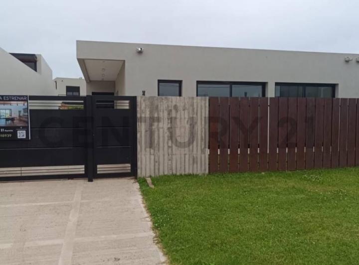 Casa · 140m² · 5 Ambientes · 2 Cocheras