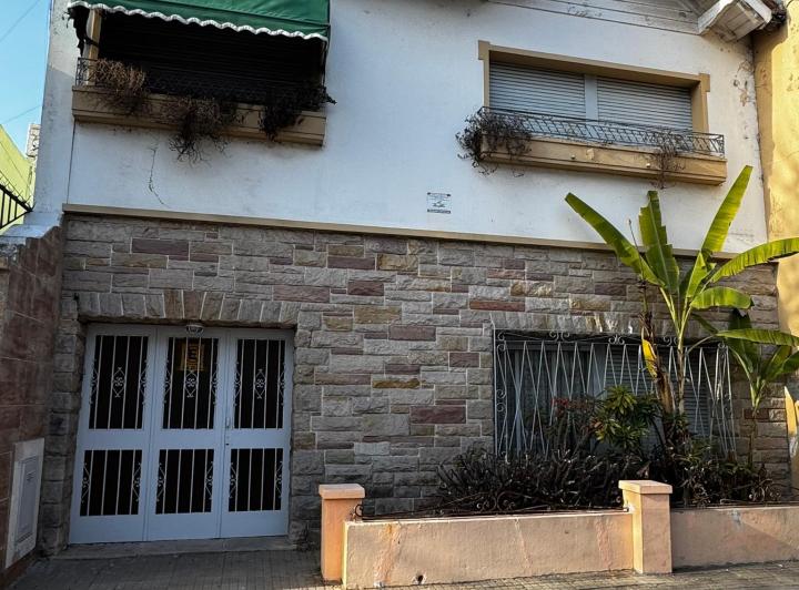 Casa · 170m² · 5 Ambientes · 2 Cocheras