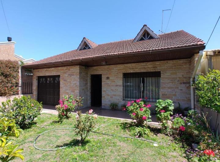 Casa · 97m² · 3 Ambientes · 1 Cochera