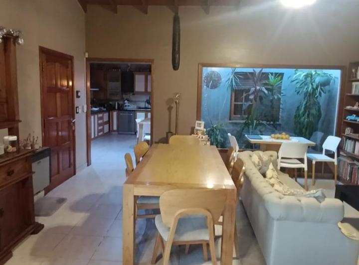 Casa · 120m² · 4 Ambientes · 2 Cocheras