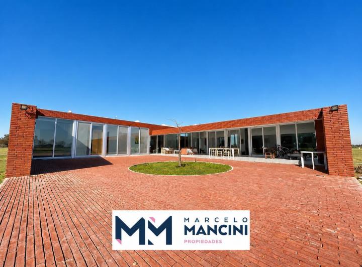 Casa · 387m² · 5 Ambientes · 2 Cocheras