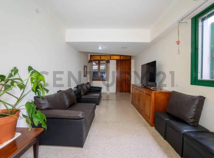 Casa · 143m² · 6 Ambientes · 1 Cochera
