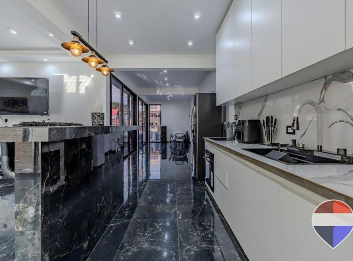 Casa · 349m² · 4 Ambientes · 2 Cocheras