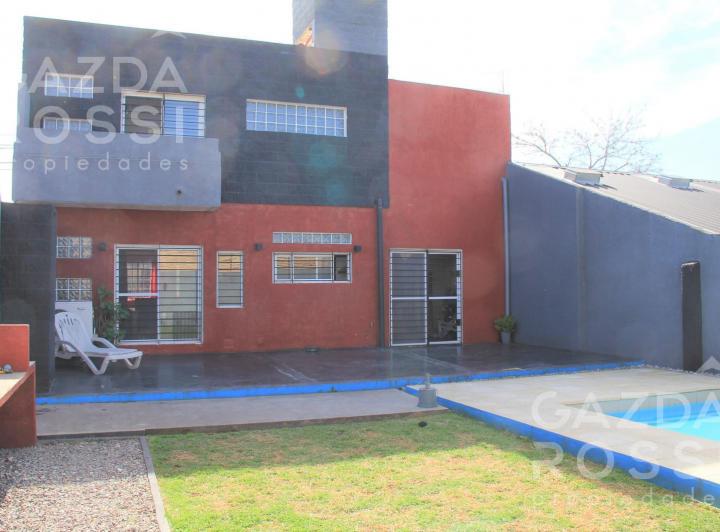 Casa · 210m² · 5 Ambientes · 1 Cochera