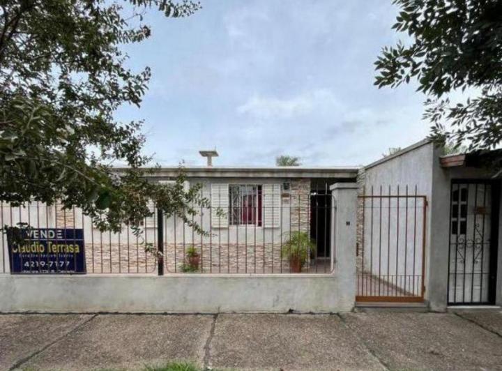 Casa · 210m² · 4 Ambientes · 5 Cocheras