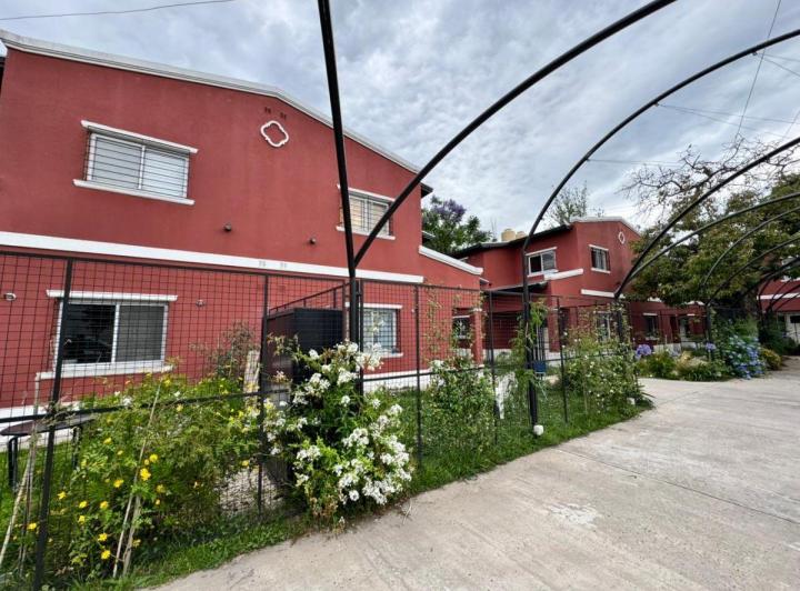 Casa · 80m² · 3 Ambientes · 1 Cochera