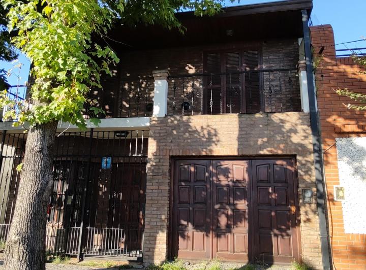 Casa · 150m² · 4 Ambientes · 1 Cochera