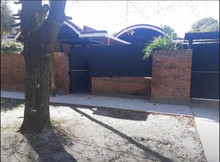 Casa · 200m² · 8 Ambientes · 2 Cocheras