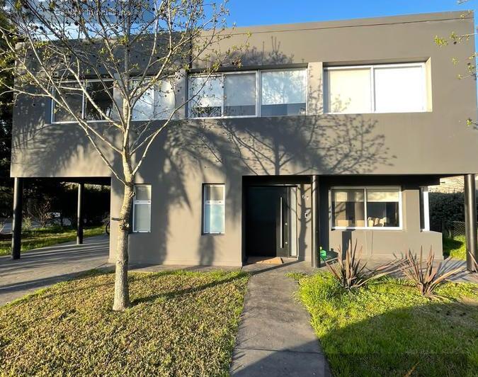 Casa · 146m² · 4 Ambientes · 1 Cochera