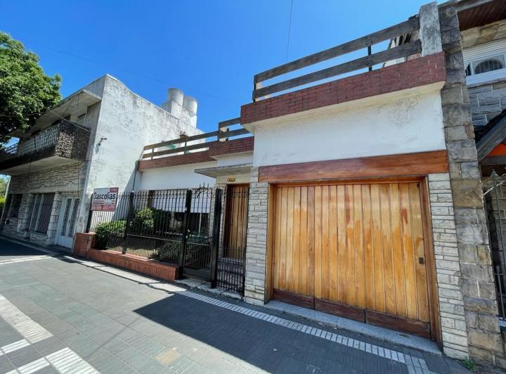 Casa · 90m² · 4 Ambientes · 1 Cochera
