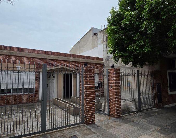 Casa · 110m² · 3 Ambientes · 2 Cocheras