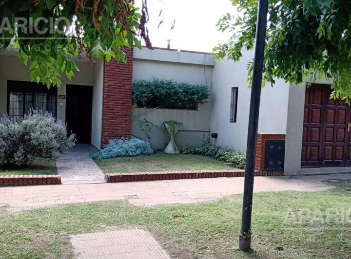 Casa · 205m² · 5 Ambientes · 1 Cochera