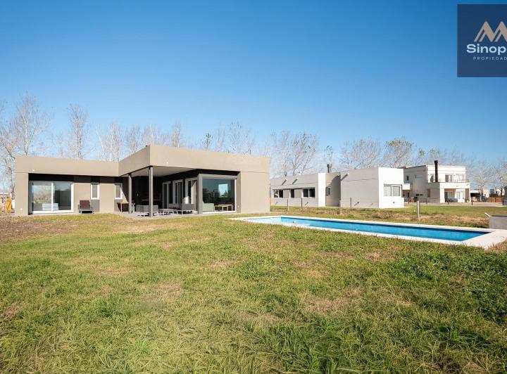 Casa · 157m² · 4 Ambientes · 2 Cocheras