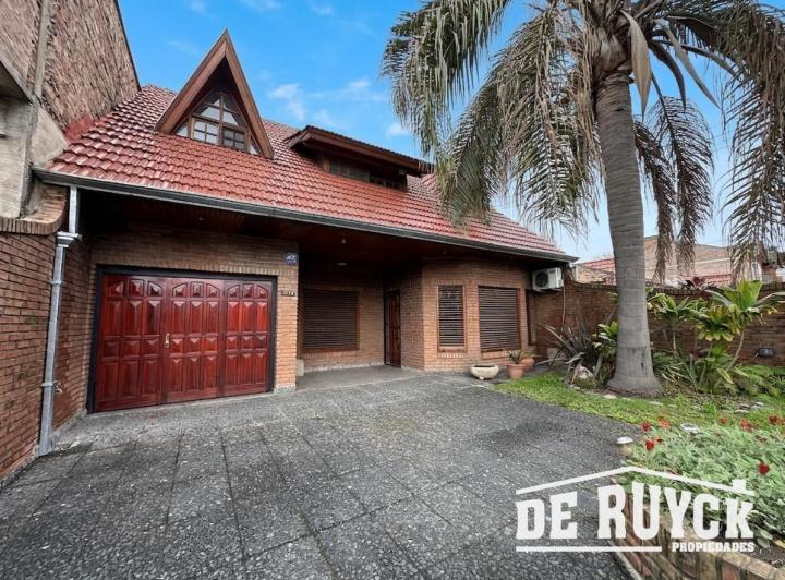 Casa · 353m² · 4 Ambientes · 3 Cocheras