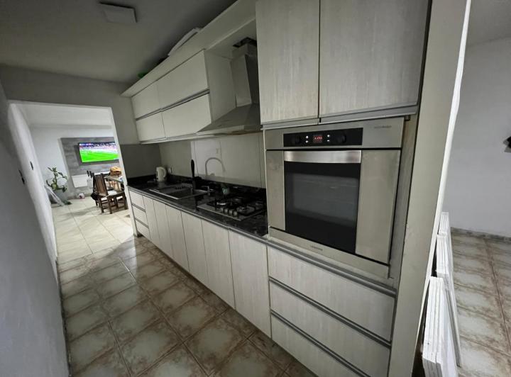 Casa · 175m² · 5 Ambientes · 2 Cocheras
