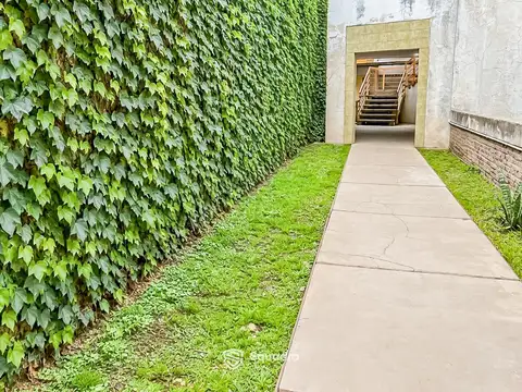 Venta | permuta - departamento monoambiente con patio - barrio martin, rosario.