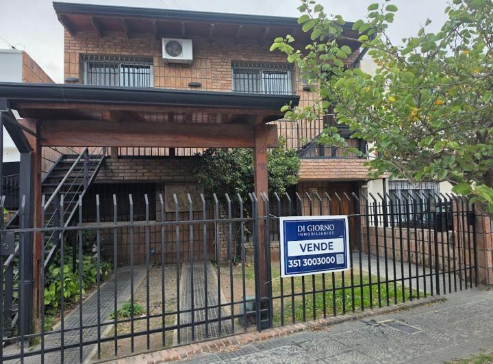 Casa · 127m² · 6 Ambientes · 1 Cochera