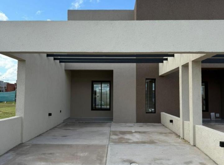 Casa · 124m² · 4 Ambientes · 2 Cocheras