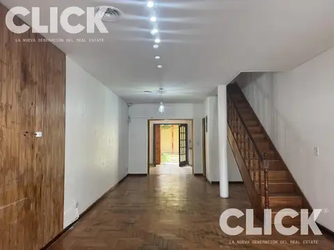 Alquiler- casa en duplex de 3 pisos con patio y cochera - saavedra