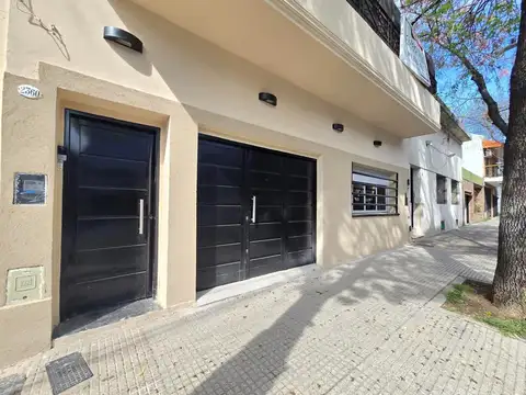 Ph en alquiler de 4 ambientes con cochera y terraza propia.