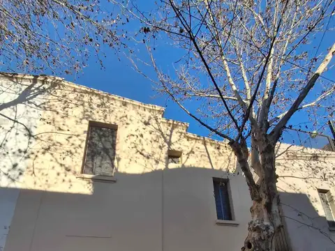 Casa en venta 4 ambientes lote propio en flores