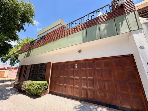 Venta casa flores con cochera 6 ambientes