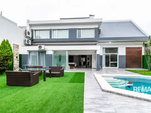 Venta casa de 8 amb pileta climatizada devoto