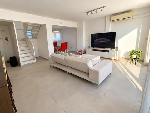 Venta de triplex con parrilla y cochera en palermo hollywood