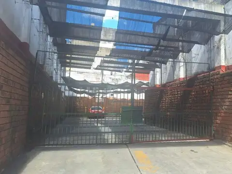 Lote a dos calles con dos locales acepta permuta!