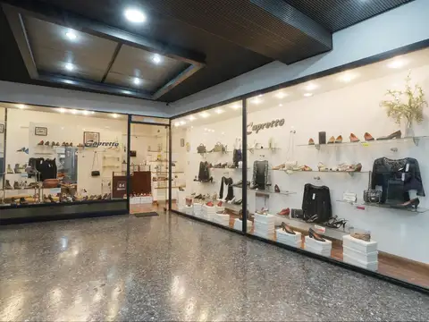 Local amplio en galeria san jose