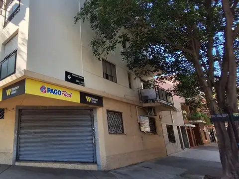 Depto 2 ambientes con balcon al frente