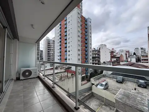 Monoambiente ctfte c/balcon - edifico de categoria