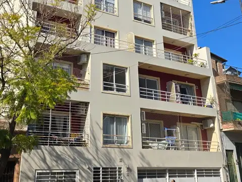 Alquiler departamento de 2 ambientes al frente con balcon