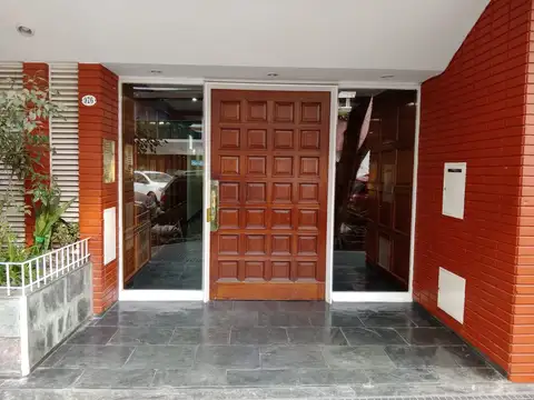 Dos ambientes :  cocina y baño completo lav.  a. acond. vista panoramica  parque centenario y boca subte