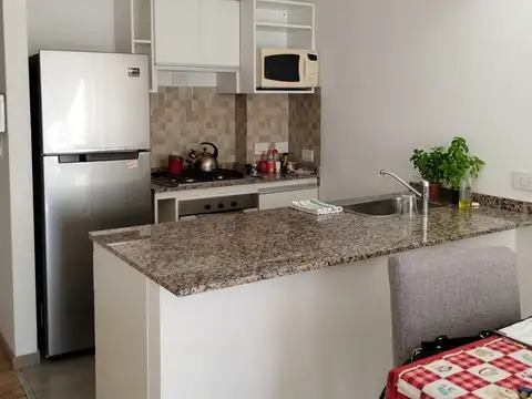 ¡luminoso 2 ambientes con amplio balcón al frente en lo mejor de flores!