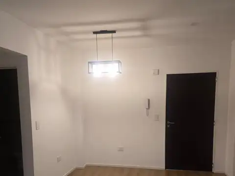Villa urquiza- departamento de 2 ambientes con balcón al frente.