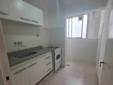 Alquiler 3 ambientes lavadero s/ avenida balvanera