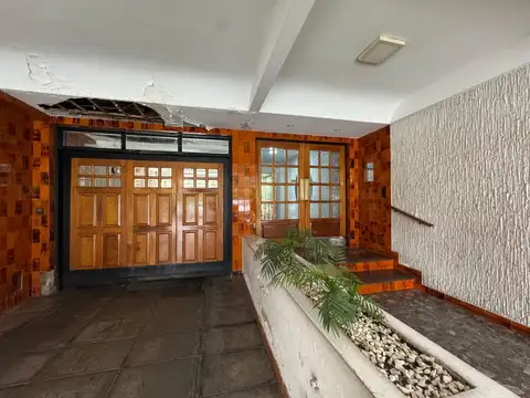 Excelente departamento de tres ambientes en villa del parque
