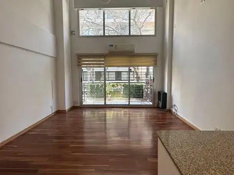 Excelente dúplex al frente con balcón en palermo. impecable estado.