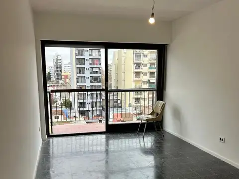Alquiler con expensas incluidas reciclado con cochera cubierta y baulera