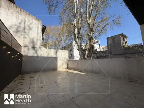 -alquiler- 2 ambientes con gran terraza propia de 8x5 y cochera fija cubierta.