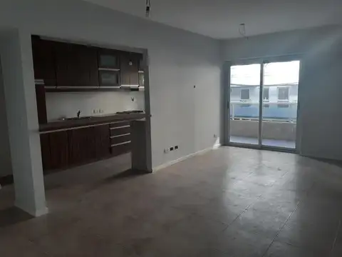 3 ambientes, semipiso de categoría, con 2 baños