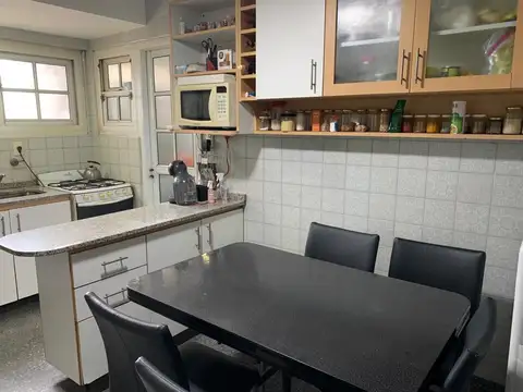 4 ambientes   al frente con dependencia  con balcon muy luminoso