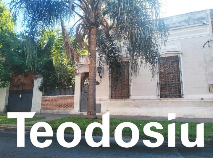 Casa · 253m² · 5 Ambientes · 4 Cocheras