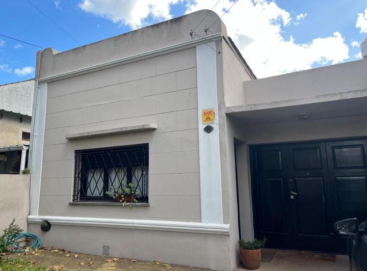 Casa · 215m² · 5 Ambientes · 2 Cocheras