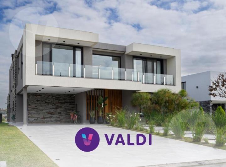 Casa · 317m² · 6 Ambientes · 2 Cocheras