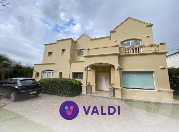Casa · 250m² · 6 Ambientes · 1 Cochera