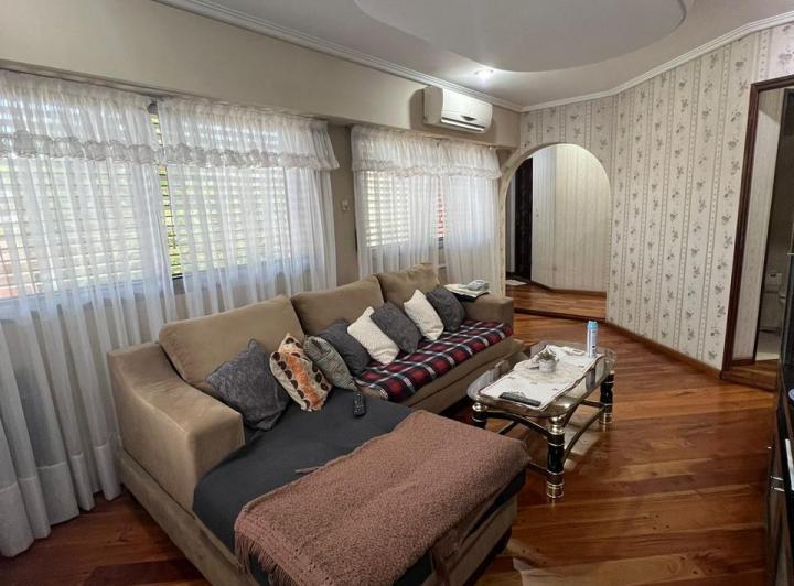 Casa · 250m² · 5 Ambientes · 2 Cocheras