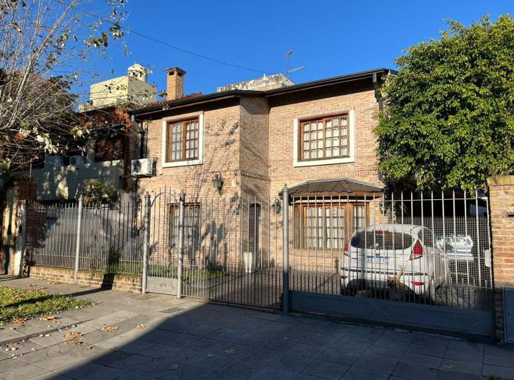 Casa · 271m² · 6 Ambientes · 3 Cocheras